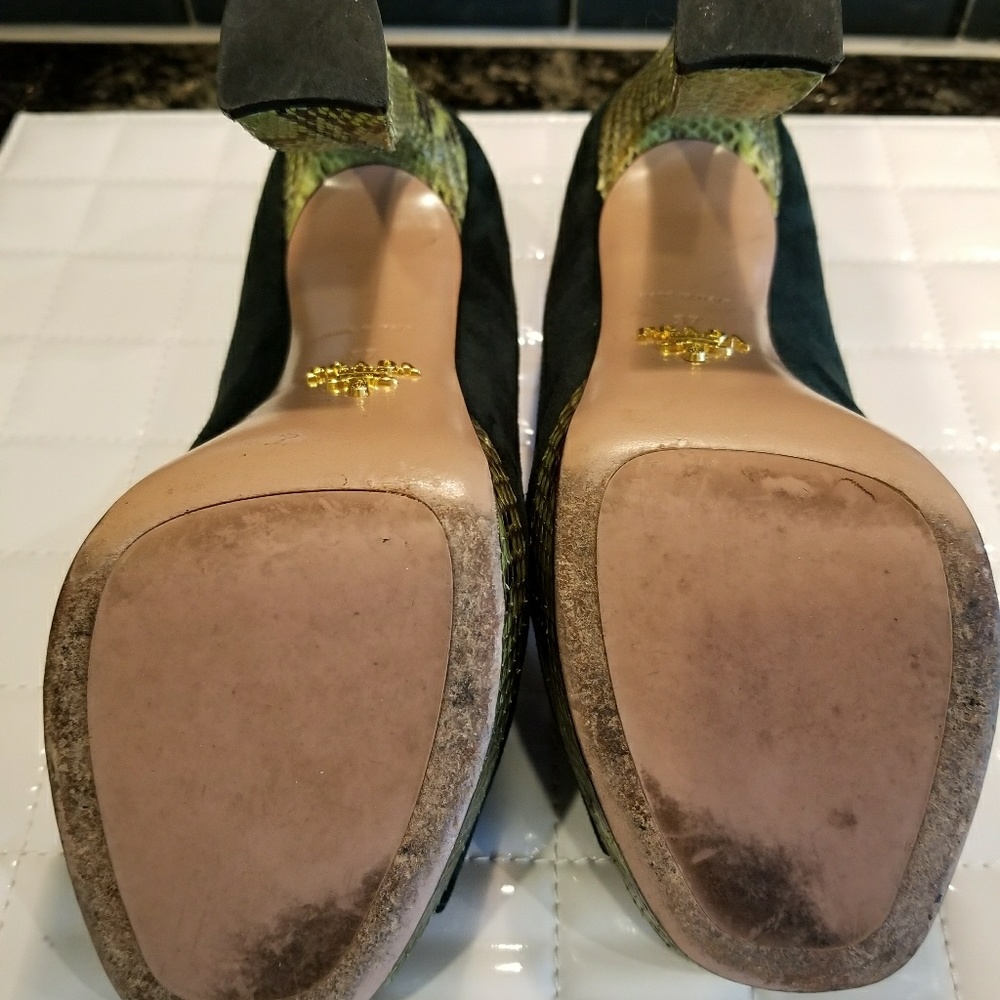 Prada Python Snakeskin Green Platform Pumps Sz 37 - image 7